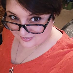 Meet your Posher, Alicia